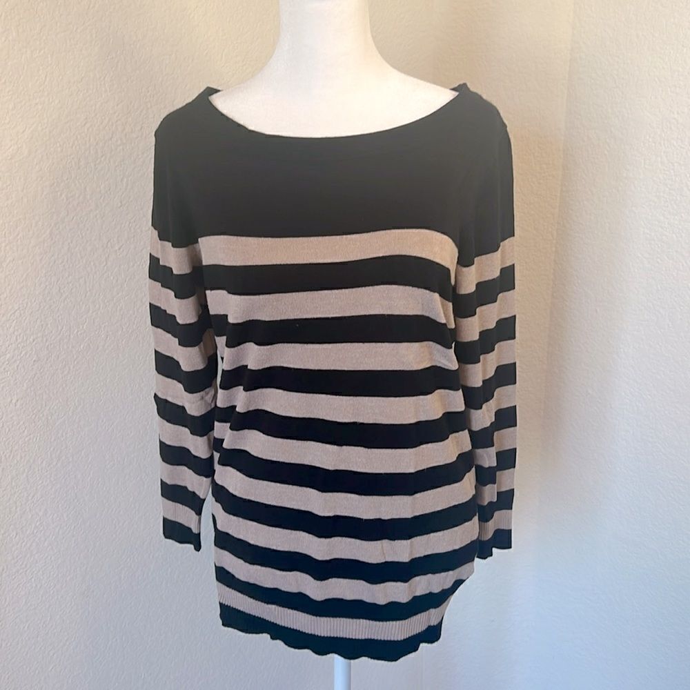 Joseph A.  Long Sleeve Round Neck Long Sleeve Striped Sweater ~ Size Medium